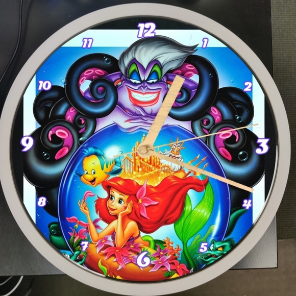 Poor unfortunate soul clock - Picture 4 of 4
